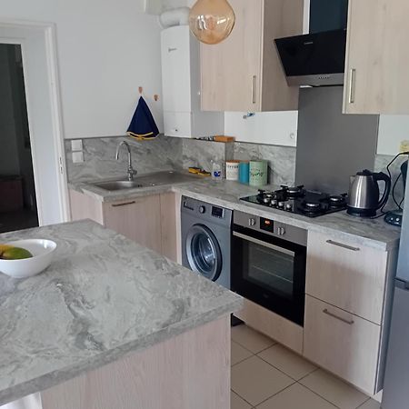Superbe Appartement T2 Cuers Esterno foto