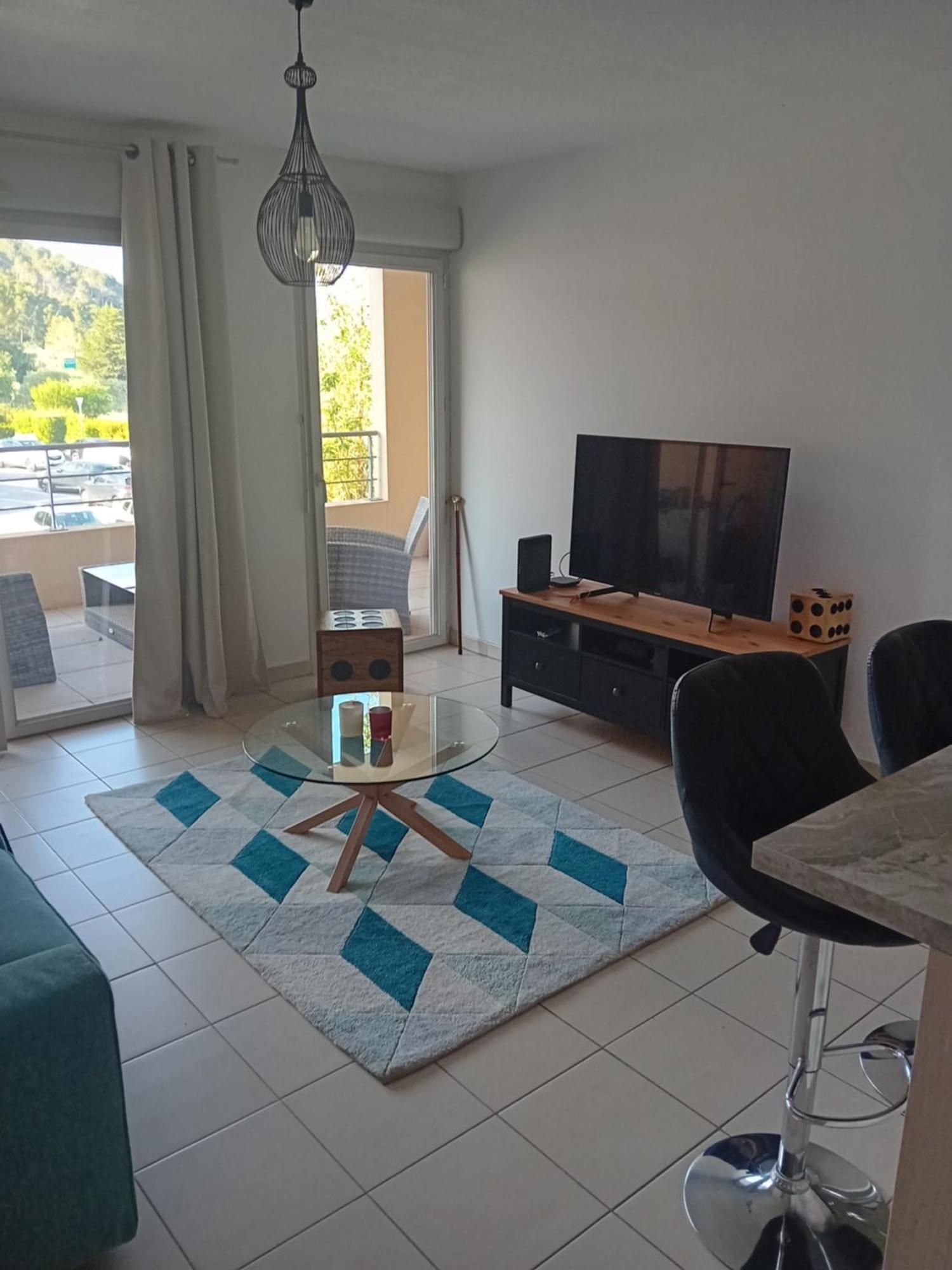 Superbe Appartement T2 Cuers Esterno foto