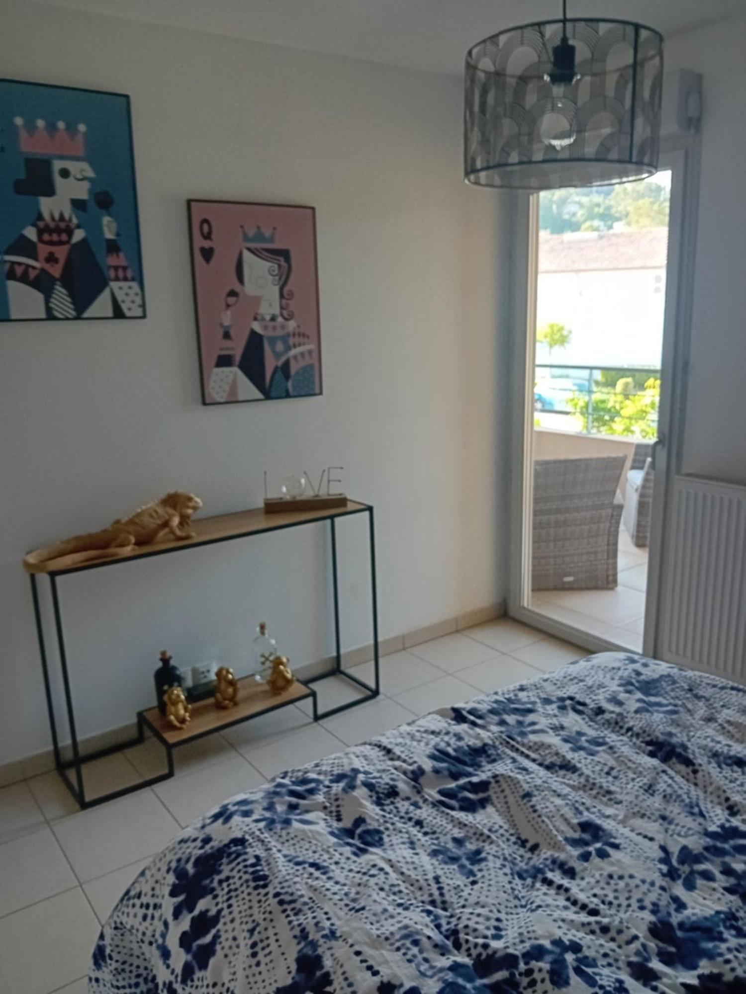Superbe Appartement T2 Cuers Esterno foto