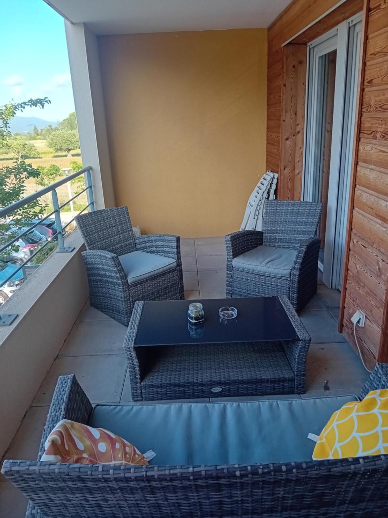 Superbe Appartement T2 Cuers Esterno foto