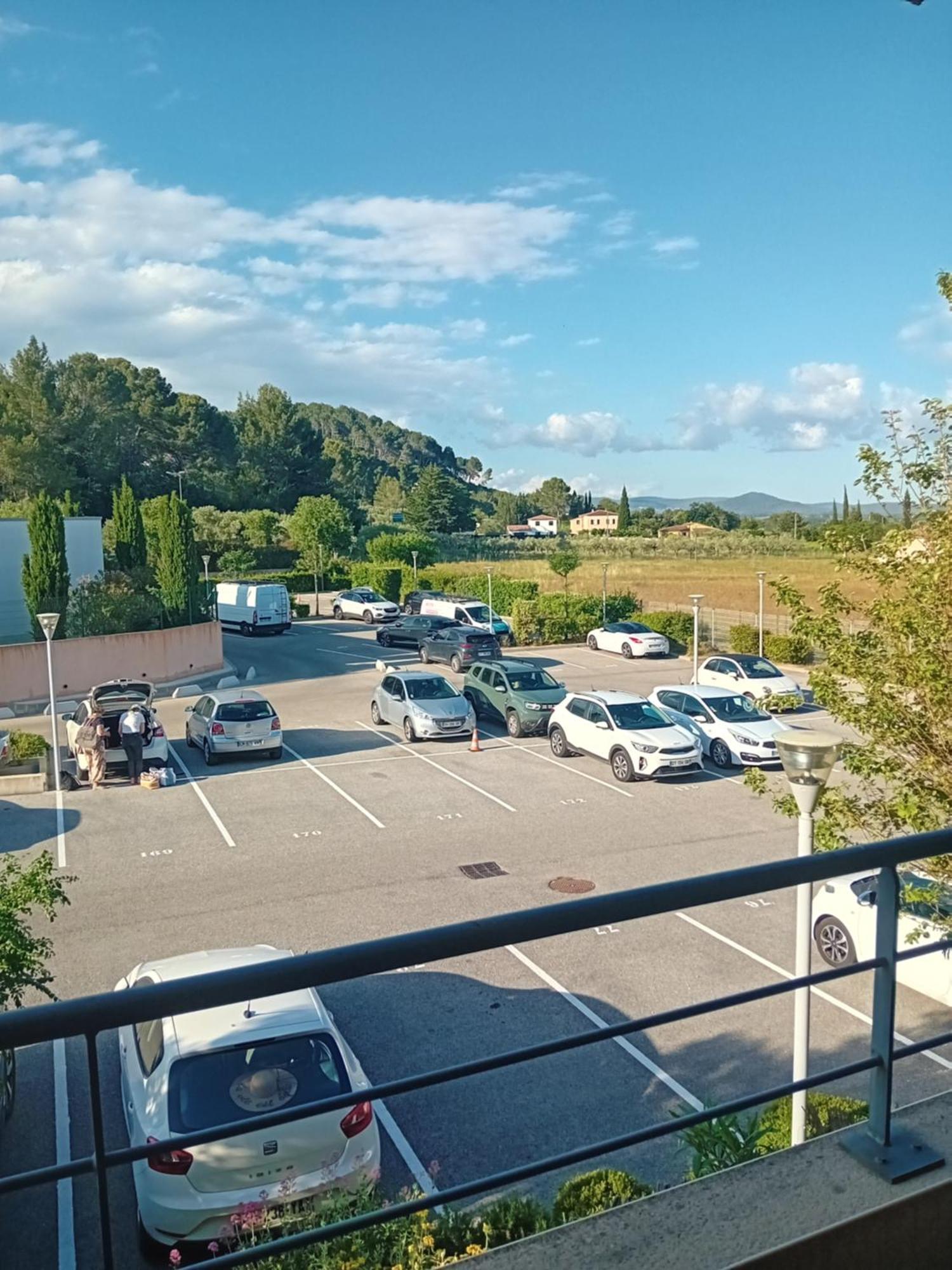 Superbe Appartement T2 Cuers Esterno foto